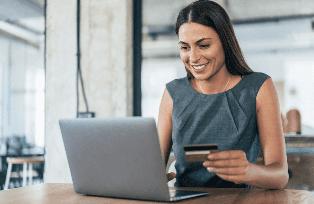 A woman applying for legal online payday loans in Canada with her laptop